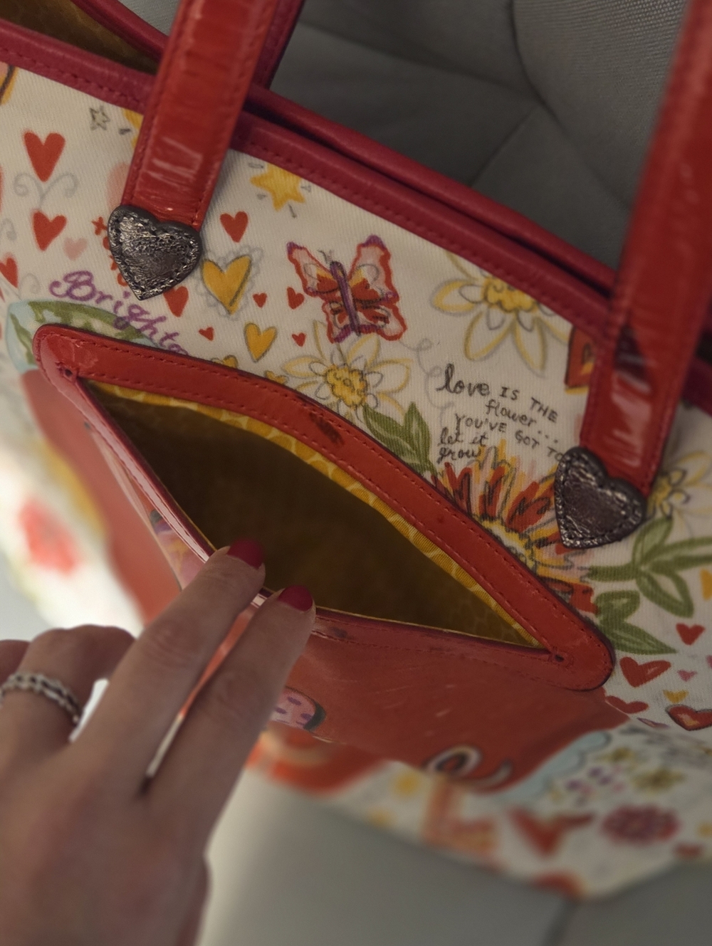 Brighton Heart Appliqué Tote Bag with Red Trim - Picture 4 of 15